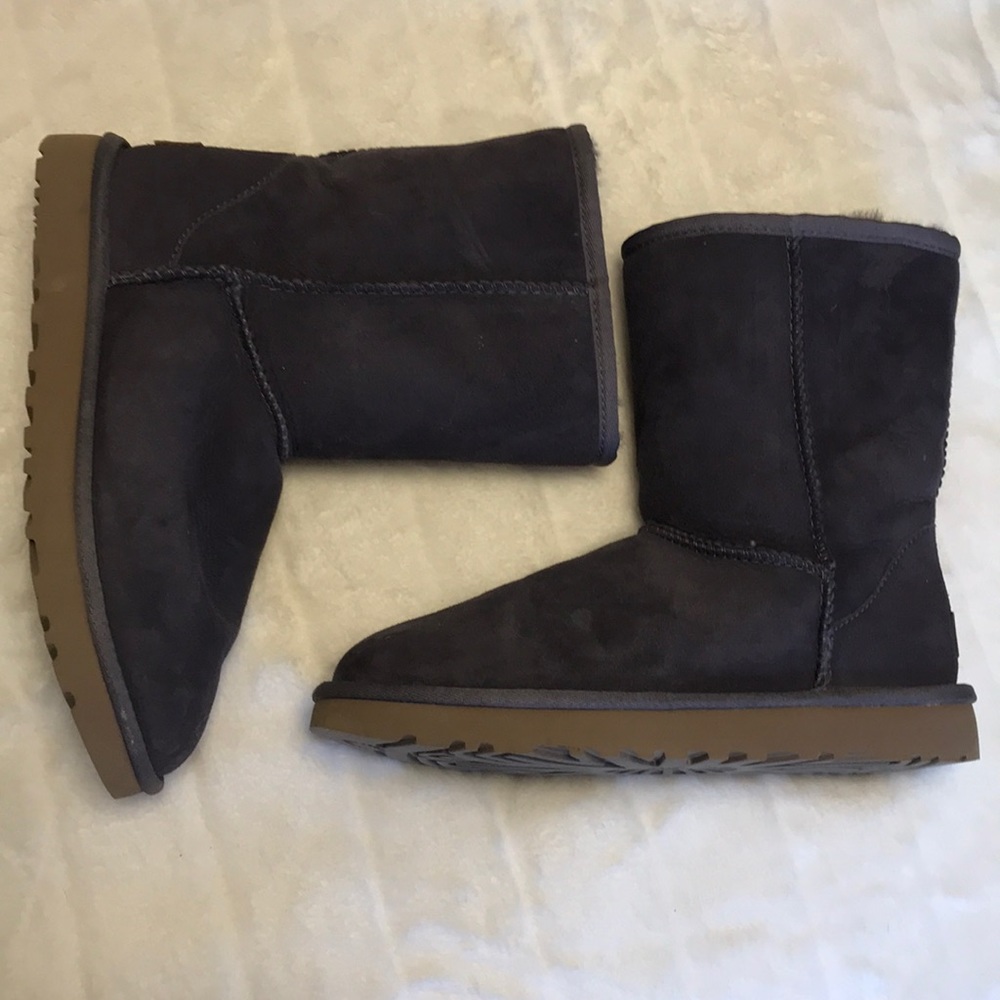 AUTHENTIC UGGS LIKE NEW